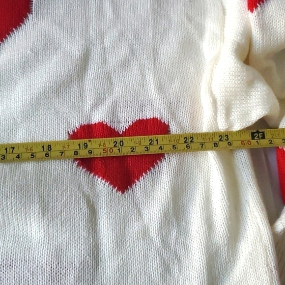 Mainstrip Cream sweater with hearts Size Medium - Picture 13 of 13